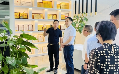 龙华民治街道张高攀书记莅临游艇会yth考察、指导，助力游艇会yth持续健康发展！